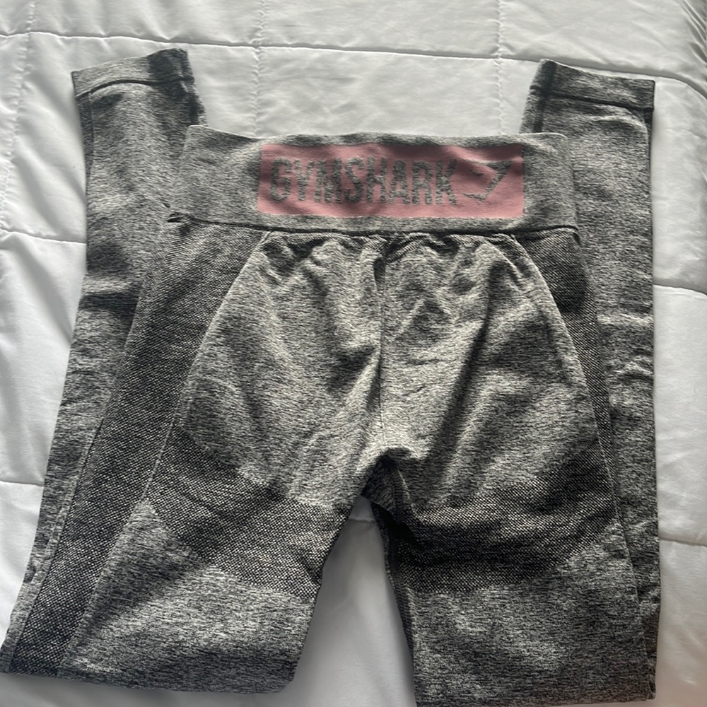 Gray gymshark leggings with pink band on the back size small